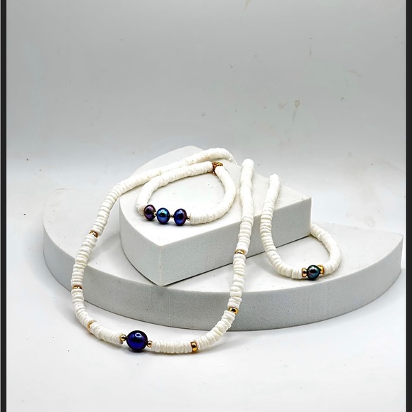 Natural Clamshell & Peacock Pearl Bracelet with 14k Gold Filled Components - Picture 6 of 7